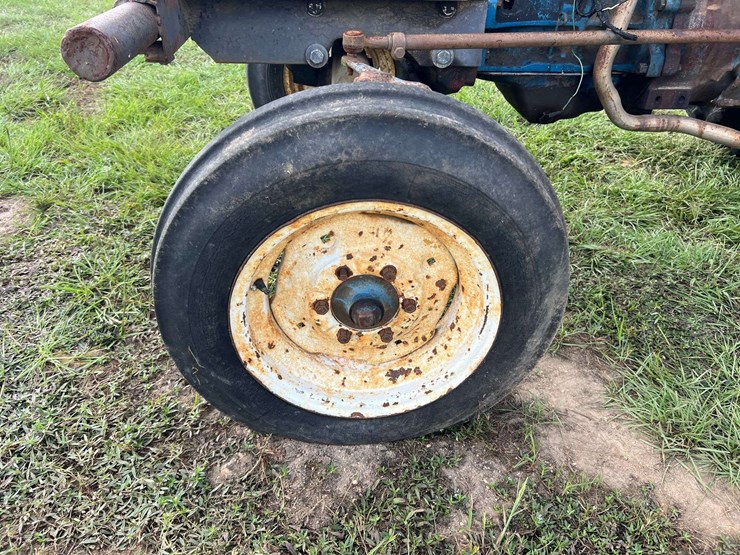 ford-4000-diesel-tractor-w/-canopy-(3,400-hours)-not-operational-image-35
