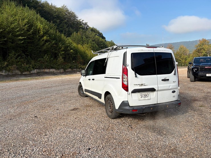 #4553-•-2015-ford-transit-connect-cargo-van-image-4
