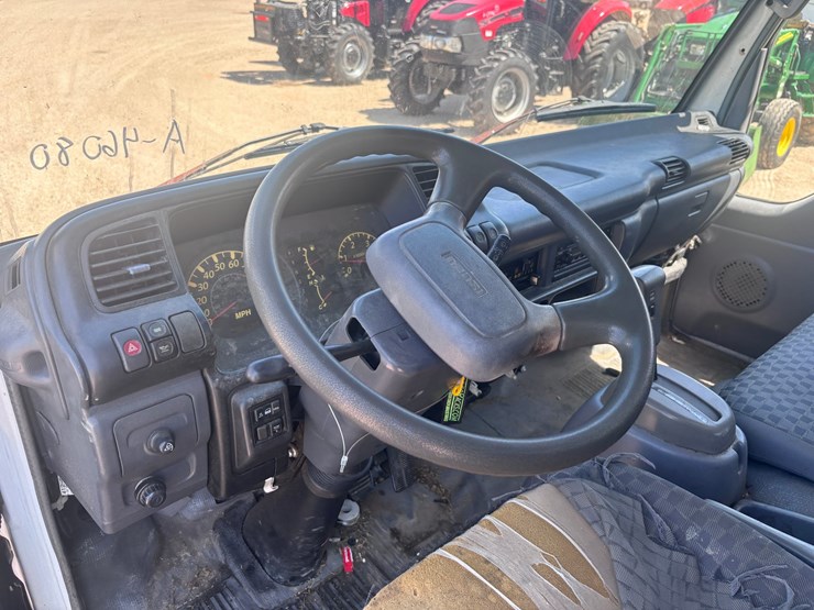 #46080-•-2006-isuzu-mpr-van-body-landscaper-truck-image-12