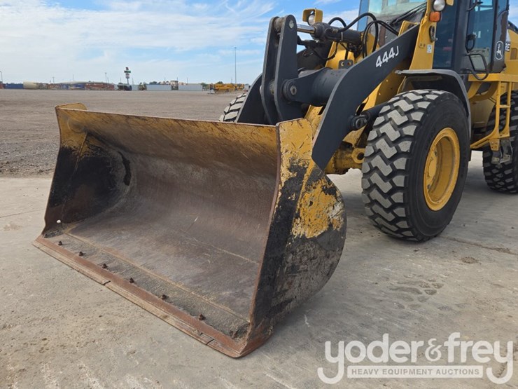 2008-john-deere-444j-image-13