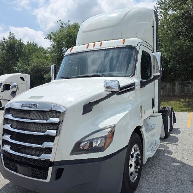 2020 FREIGHTLINER CASCADIA 126
