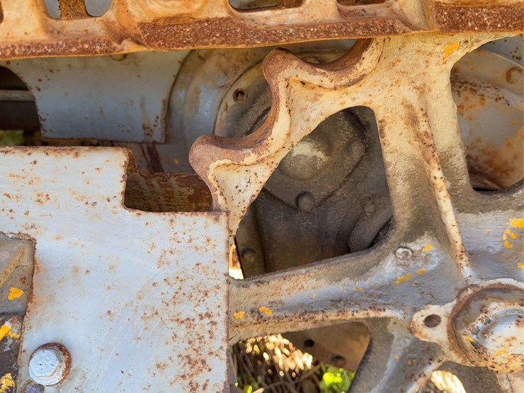 caterpillar-ten-image-45