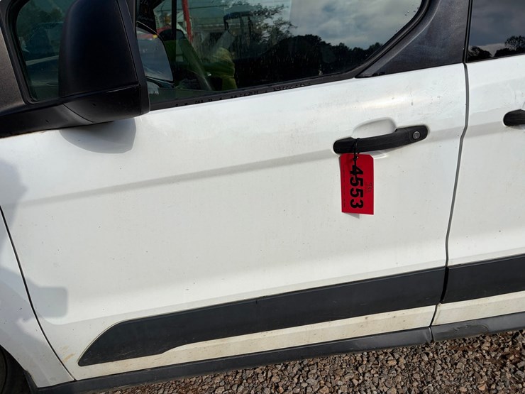 #4553-•-2015-ford-transit-connect-cargo-van-image-52