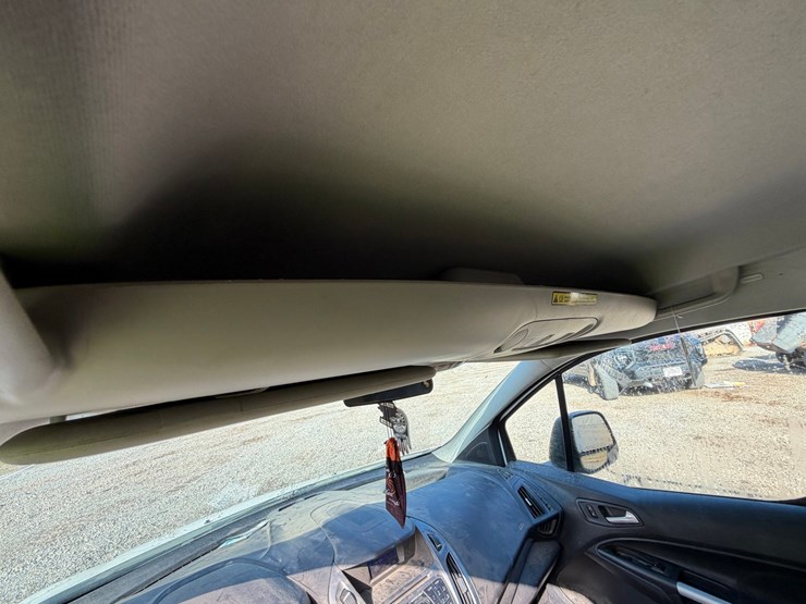 #4553-•-2015-ford-transit-connect-cargo-van-image-31