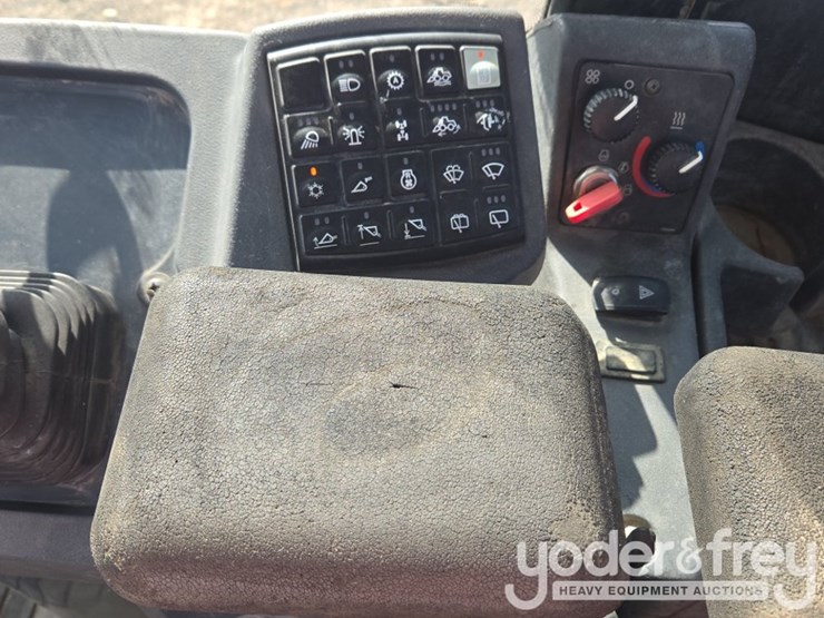 2008-john-deere-444j-image-71