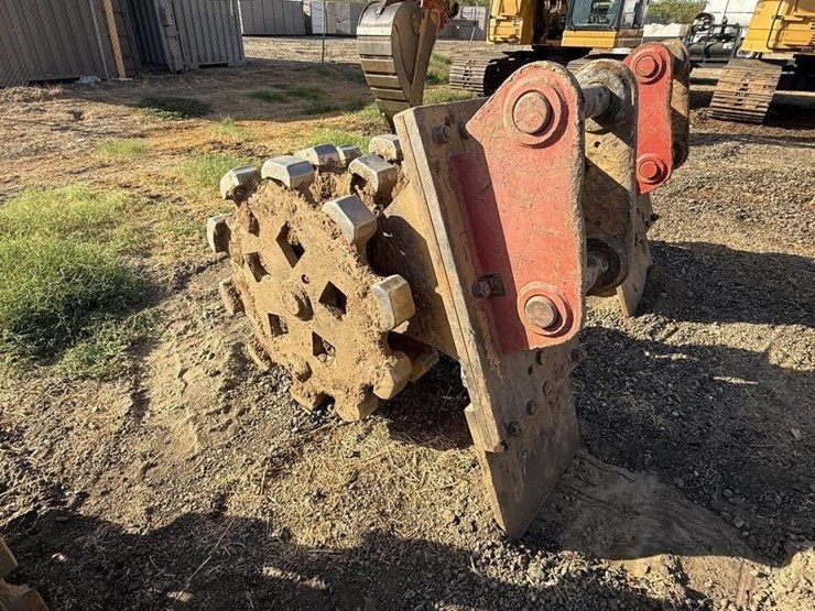 cat-24"-excavator-compaction-wheel-image-1