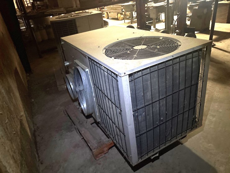 #175-•-goodman-phk048-1-packaged-hvac-unit-image-3