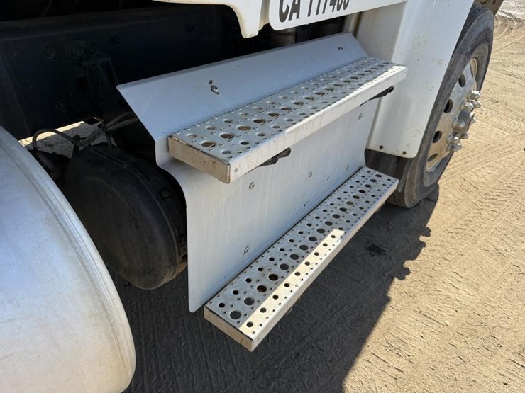 2018-freightliner-m2-t/a-dump-truck-image-31