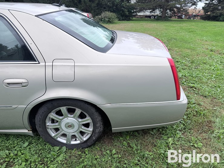 2008-cadillac-dts-sedan-image-12