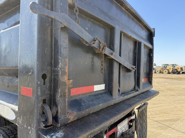 2018-freightliner-m2-t/a-dump-truck-image-51