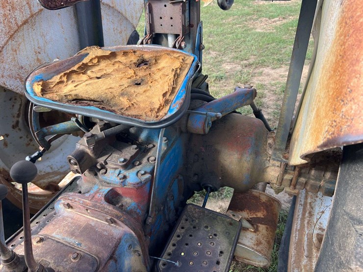 ford-4000-diesel-tractor-w/-canopy-(3,400-hours)-not-operational-image-20