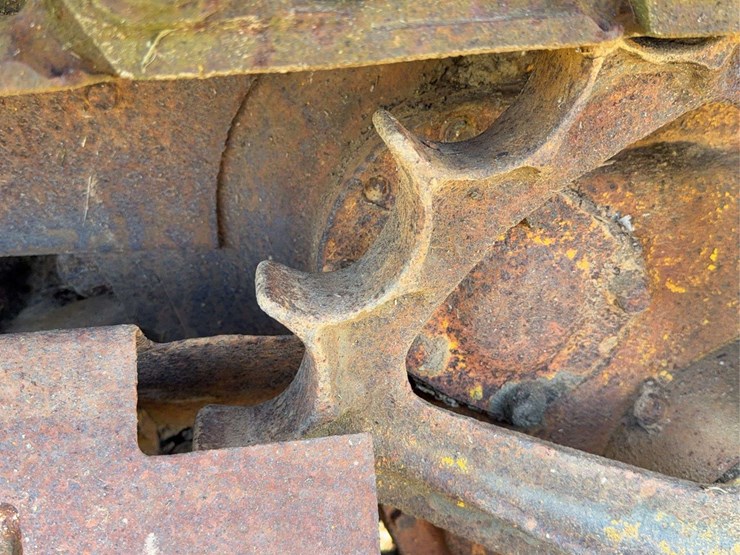 caterpillar-twenty-two-image-42