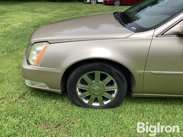 2006-cadillac-dts-4-door-sedan-image-9