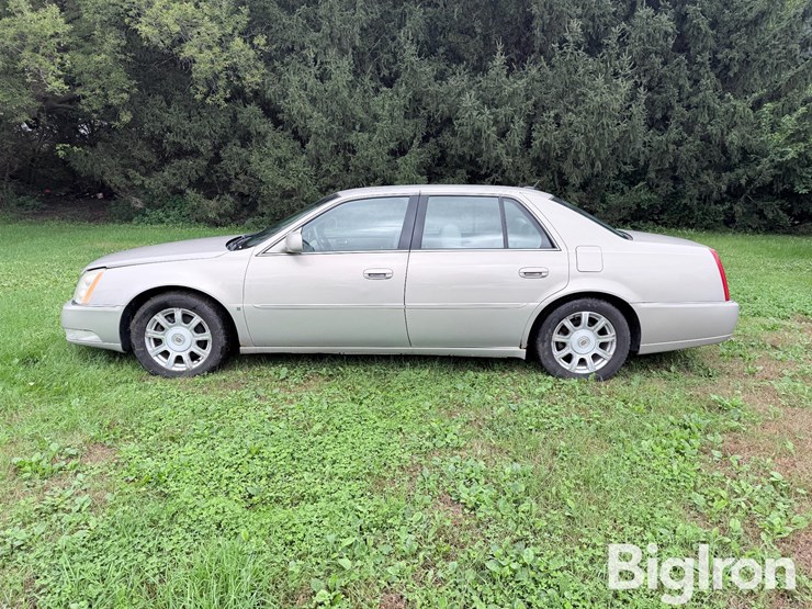 2008-cadillac-dts-sedan-image-8