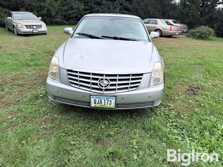 2006-cadillac-dts-luxury-i-sedan-image-2