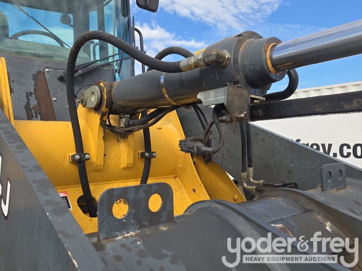 2008-john-deere-444j-image-22
