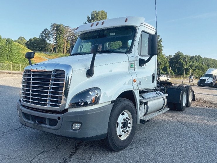 2020-freightliner-cascadia-125-image-1