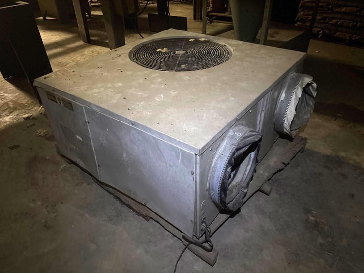 #172-•-carrier-50ym030310-packaged-air-conditioning-unit-image-2