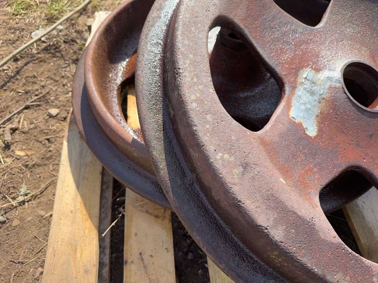 fordson-cast-front-wheels-image-3