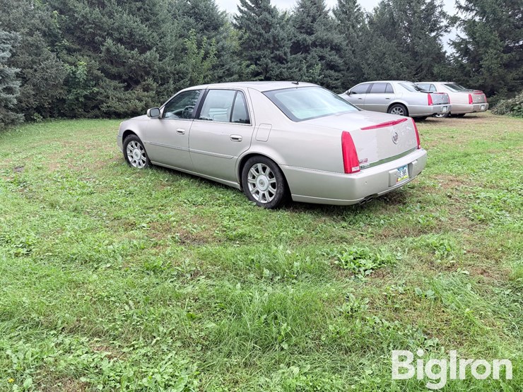 2008-cadillac-dts-sedan-image-7