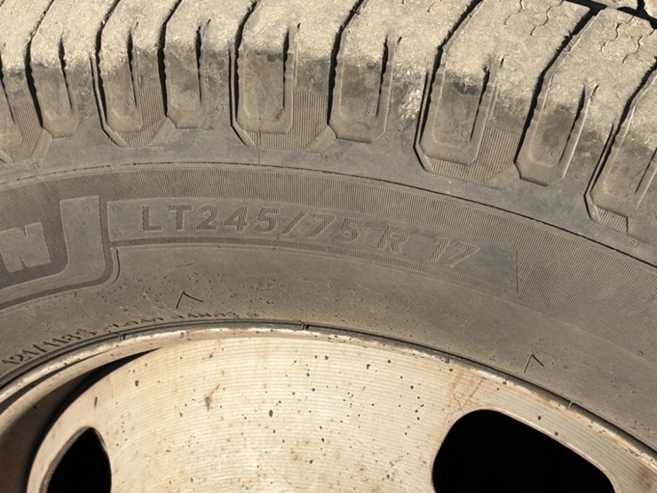 2011-ford-f350-image-22