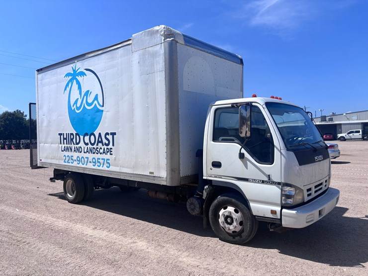 #46080-•-2006-isuzu-mpr-van-body-landscaper-truck-image-2