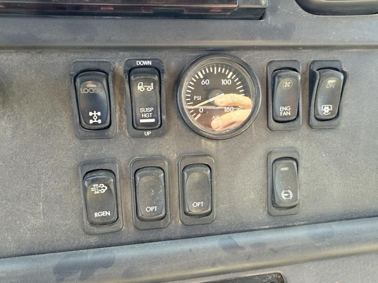 2018-freightliner-m2-t/a-dump-truck-image-60