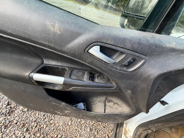 #4553-•-2015-ford-transit-connect-cargo-van-image-47