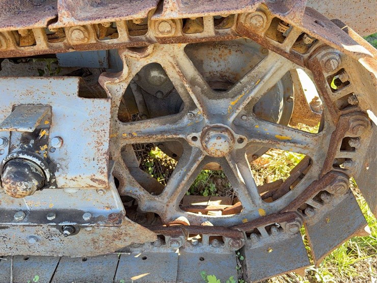 caterpillar-ten-image-44