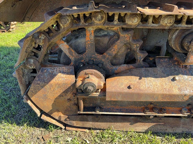 caterpillar-thirty-image-29