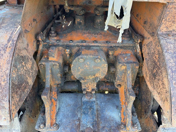 caterpillar-thirty-image-33