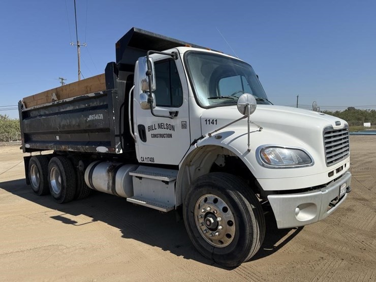 2018-freightliner-m2-t/a-dump-truck-image-2
