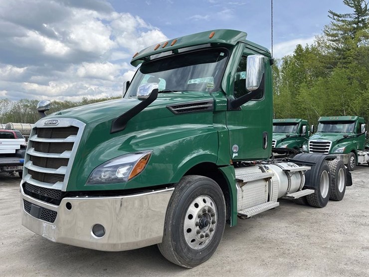 2019-freightliner-cascadia-126-image-1