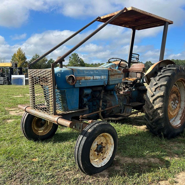 Ford 4000 Diesel Tractor w/ Canopy (3,400 Hours) NOT OPERATIONAL