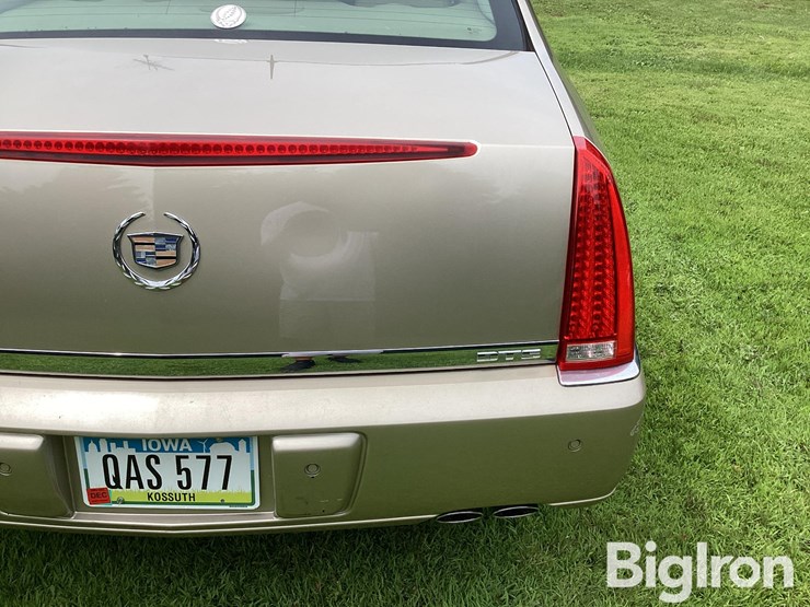 2006-cadillac-dts-4-door-sedan-image-17