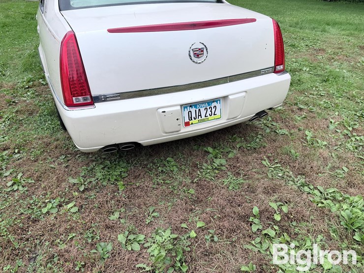 2007-cadillac-dts-sedan-image-12