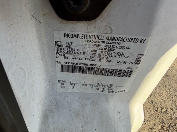 2011-ford-f350-image-16