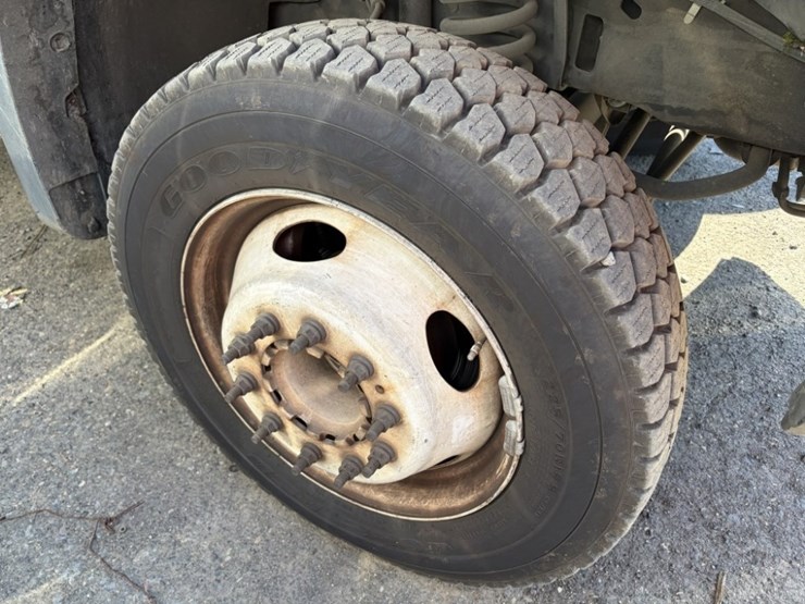 2006-ford-f550-image-24