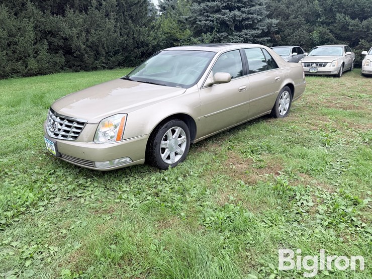 2006-cadillac-dts-luxury-1-sedan-image-1