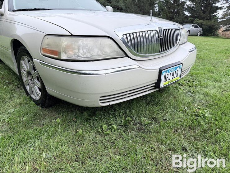 2007-lincoln-town-car-signature-limited-sedan-image-16