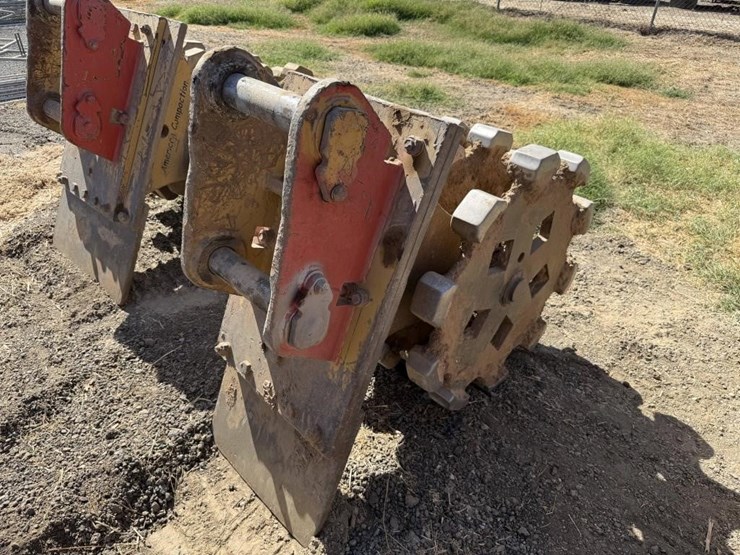 cat-24"-excavator-compaction-wheel-image-5