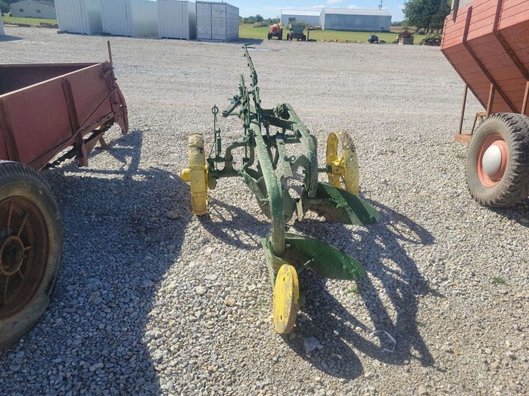john-deere-two-bottom-plow-image-4