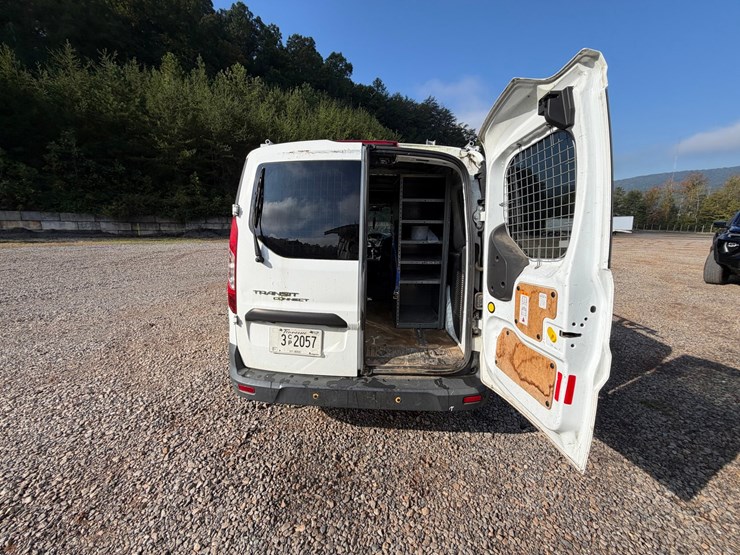#4553-•-2015-ford-transit-connect-cargo-van-image-18