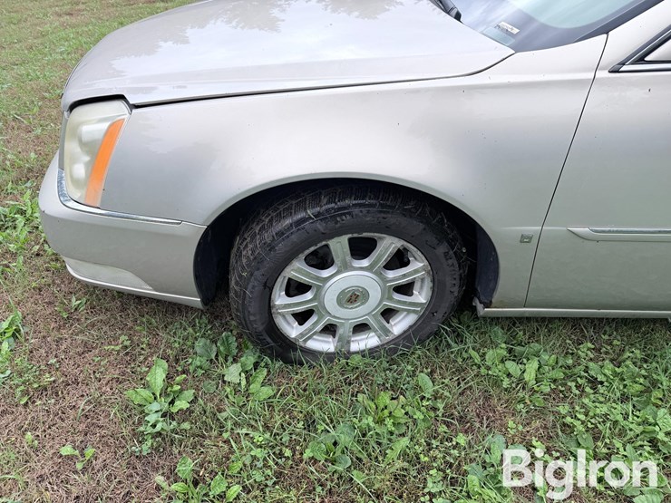 2008-cadillac-dts-sedan-image-9