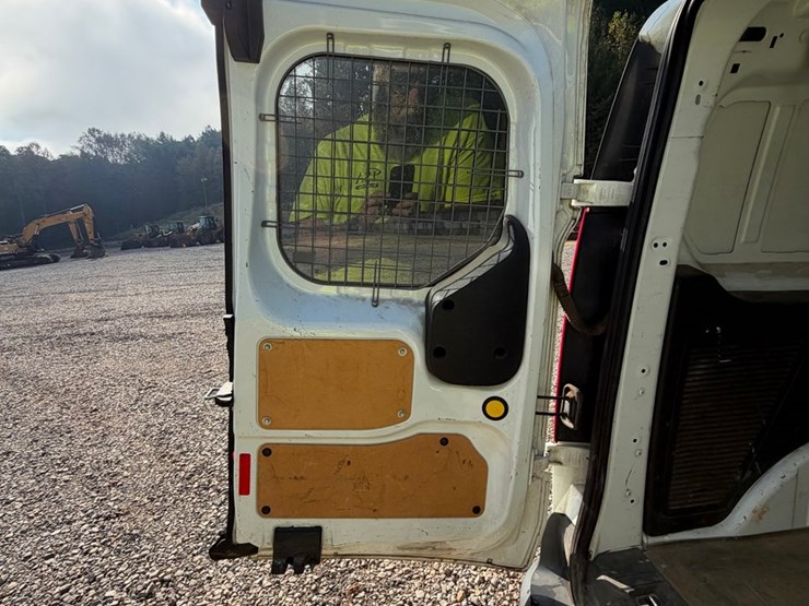 #4553-•-2015-ford-transit-connect-cargo-van-image-19