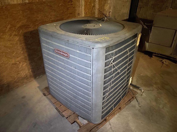 #173-•-goodman-gsc130601bc-outdoor-air-conditioning-condenser-unit-image-1