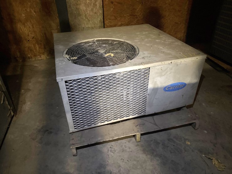 #172-•-carrier-50ym030310-packaged-air-conditioning-unit-image-1
