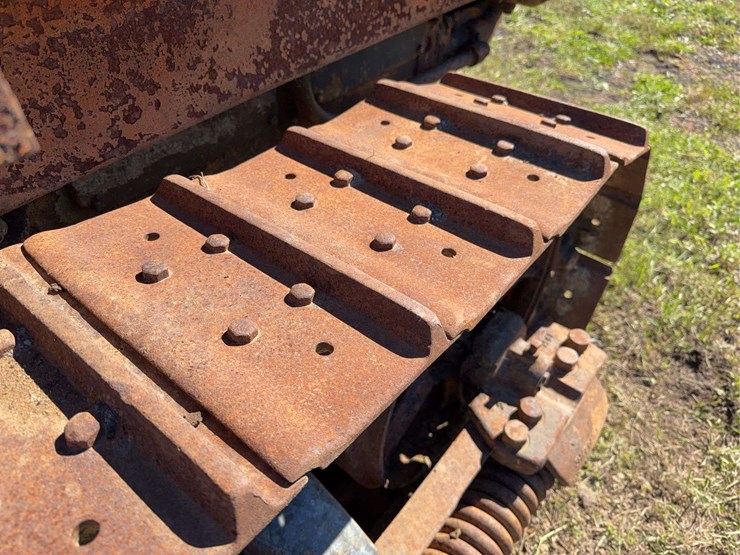 caterpillar-thirty-image-25