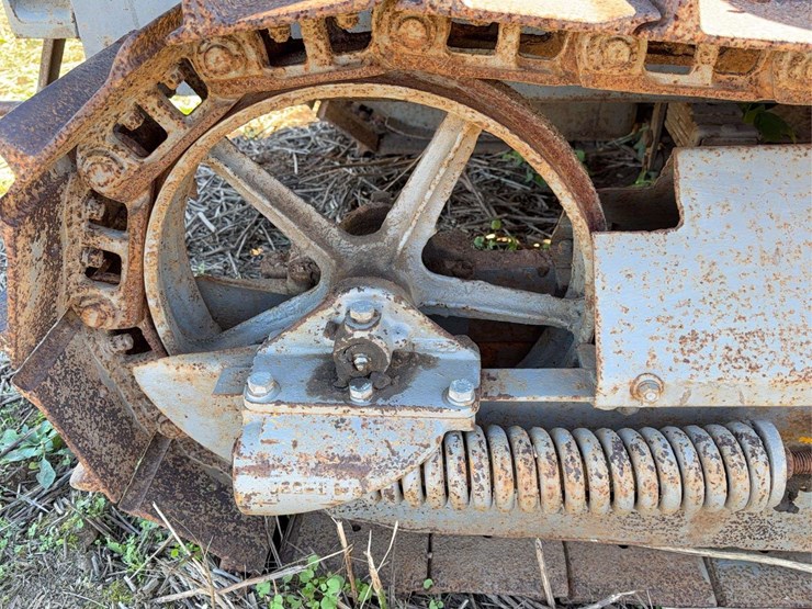 caterpillar-ten-image-42