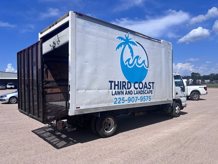 #46080-•-2006-isuzu-mpr-van-body-landscaper-truck-image-4